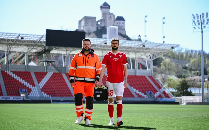 Fanzóna otvorená dve hodiny pred výkopom