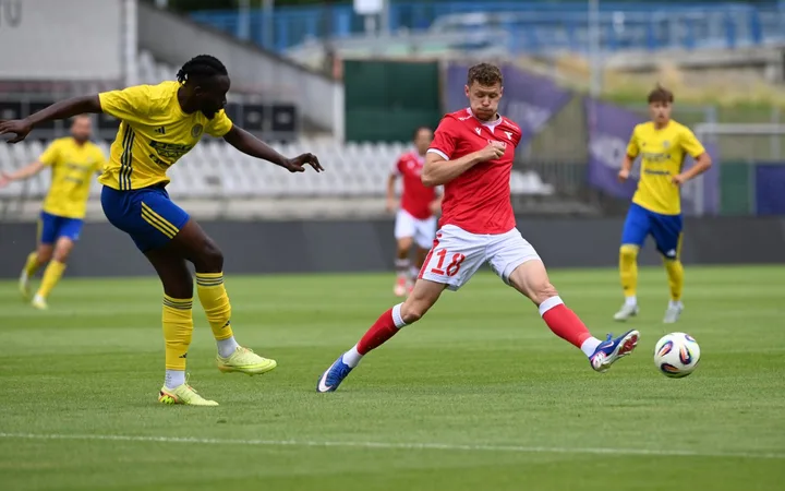 Fanzóna otvorená dve hodiny pred výkopom