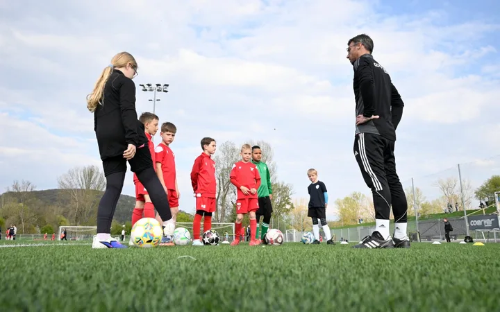 FCTV: zostrih najkrajších gólov mesiaca