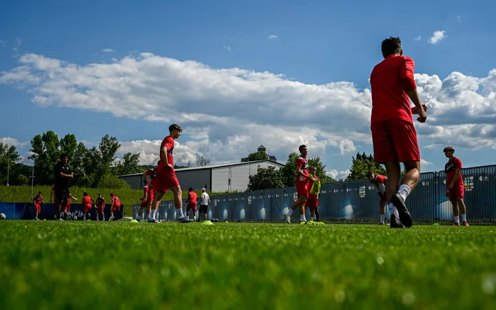 Fanzóna otvorená dve hodiny pred výkopom